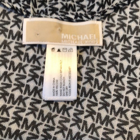 Michael kors scarf. - Picture 3 of 3